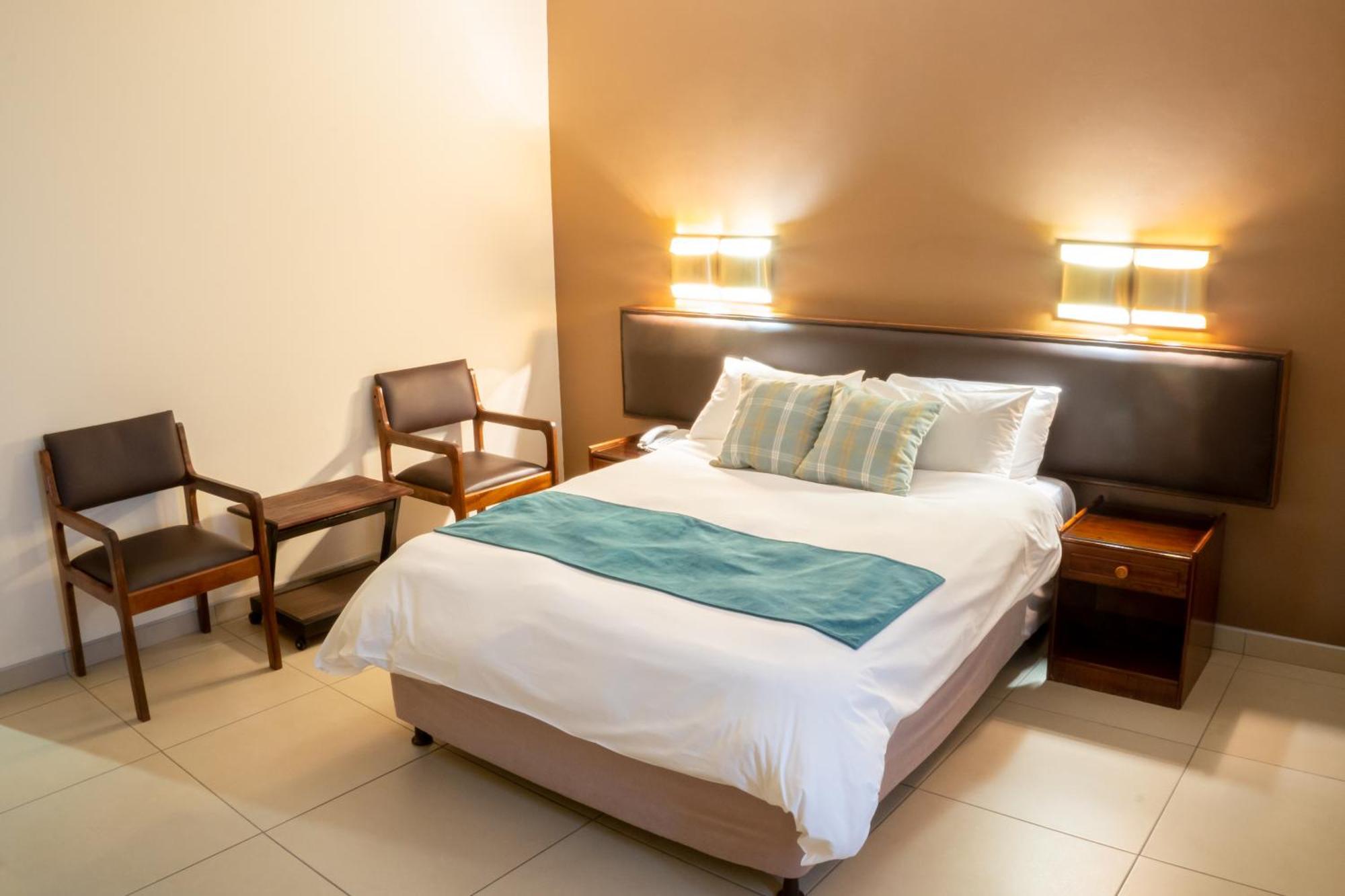 Elgro Hotel Potchefstroom Exterior foto